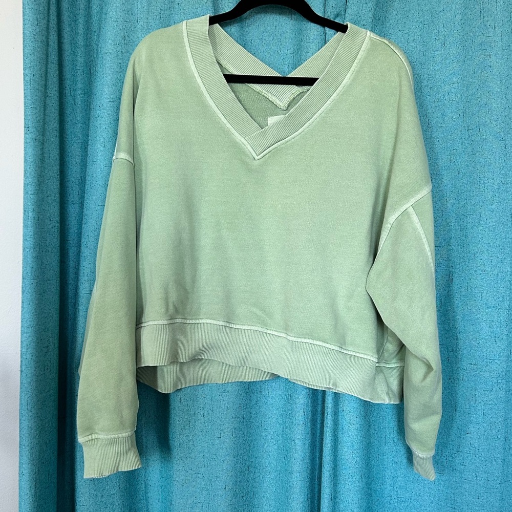 Aerie Green V-Neck Cropped Sweater